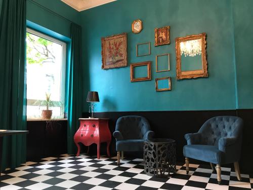 a room with two chairs and a table and a window at SmartHotel Mystique Self check-in in Bad Homburg vor der Höhe