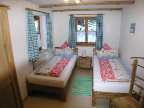En eller flere senge i et værelse på Ferienwohnung Haus Alpenrebe