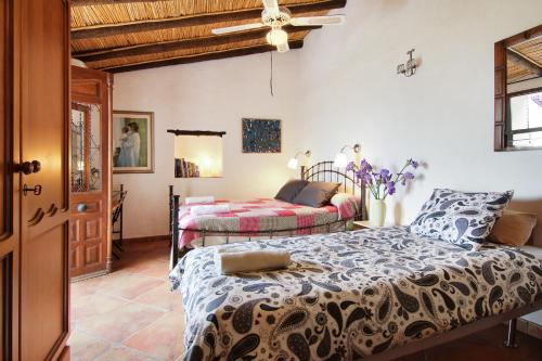 a bedroom with two beds in a room at Loma Los Pelones 78 in Viñuela