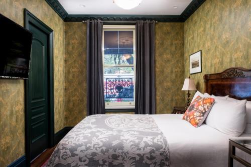 a bedroom with a bed and a window at Monte Cristo Bed and Breakfast in San Francisco