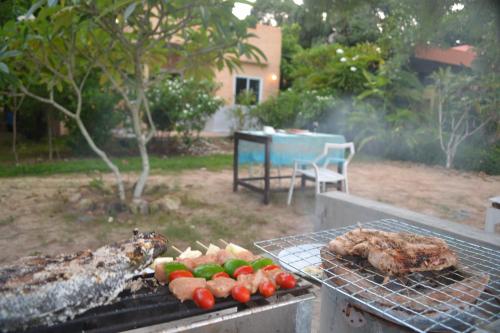 Εγκαταστάσεις μπάρμπεκιου για όλους τους επισκέπτες του θερέτρου