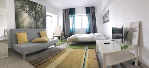 Giường trong phòng chung tại Green Apartment