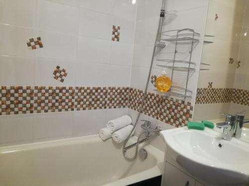 Bilik mandi di Kalbakas Apartamenti