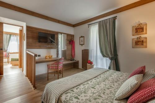 Ein Bett oder Betten in einem Zimmer der Unterkunft Brunet - The Dolomites Resort