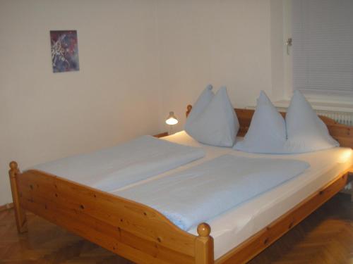a bed with white sheets and pillows on it at Ferienwohnungen Familie Jarnig Inge in Görtschach