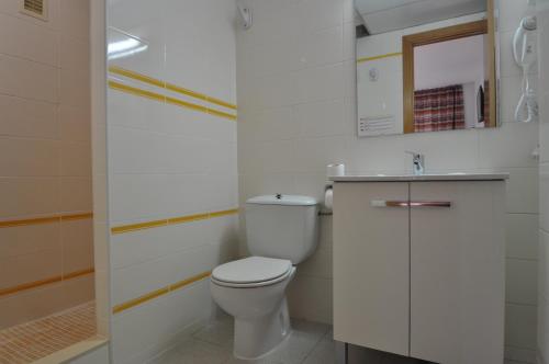 A bathroom at Aparthotel Safari