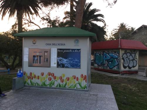 a building with a painting of tulips on it at Gaia House in Oristano