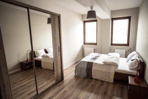 Ένα ή περισσότερα κρεβάτια σε δωμάτιο στο Apartamenty Opal