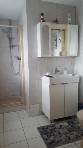 Ένα μπάνιο στο Ferienwohnung Langzettel