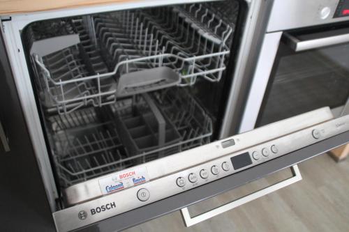 a dishwasher with a dish rack inside of it at Apartment FALVIG inkl. Küche in Bad Schonborn