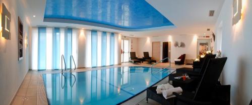 Swimmingpoolen hos eller tæt på Hotel Garnì Corallo
