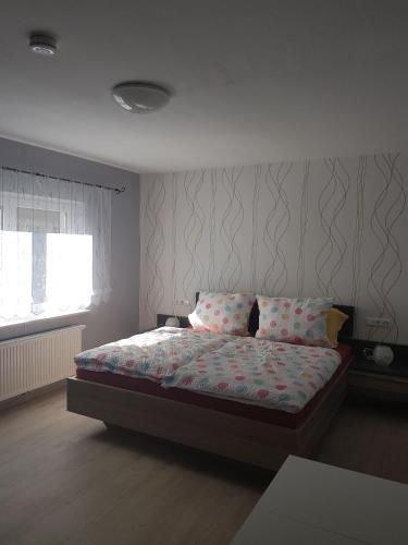 Postel nebo postele na pokoji v ubytování Ferienwohnung Regenbogen