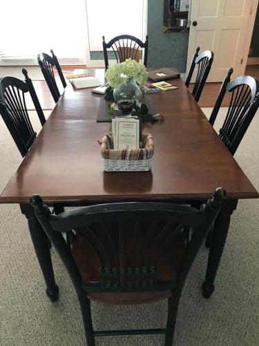 a wooden table with a vase of flowers on it at Full Circle Farm Inn in Franklin