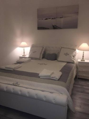 Studio Lit King-Size