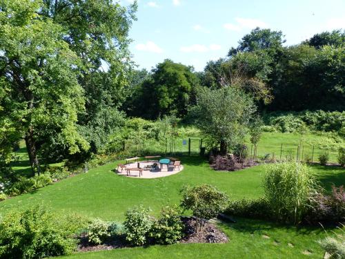 Un jardín fuera de Dom Wycieczkowy PTTK "TURYSTA"