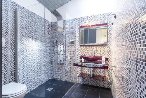 Ένα μπάνιο στο Sisi Apartment & Rooms
