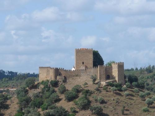 an old castle on top of a hill at Quinta das Arribas in Abrantes