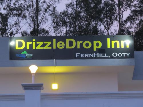 Drizzle Drop Innに飾ってある許可証、賞状、看板またはその他の書類
