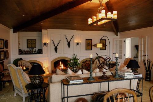 a living room with a couch and a fireplace at Ngamihi Lodge in Rotorua