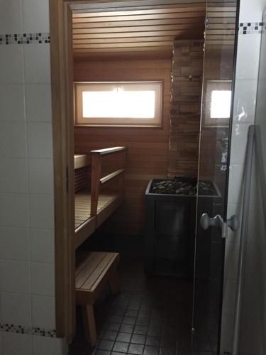 Ванная комната в Wonderful cottage by the lake