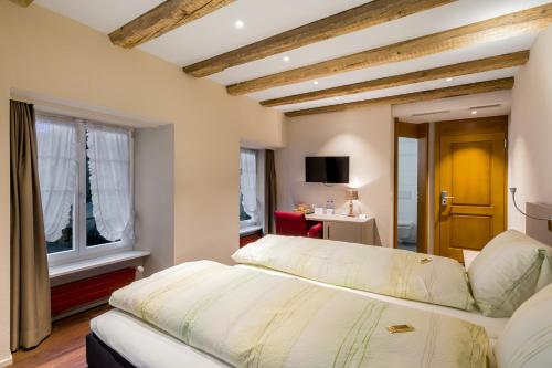 Postel nebo postele na pokoji v ubytování Hotel Gasthaus Hirschen