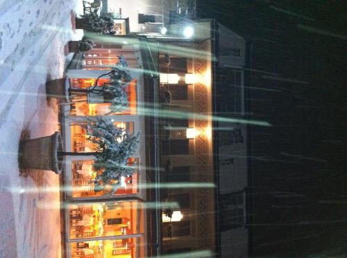 a view of a building at night with lights at Hotel Concordia in Porlezza