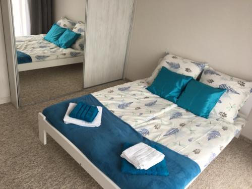 Giường trong phòng chung tại Apartament Sara