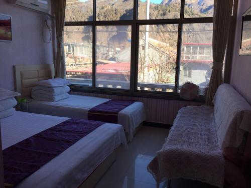 Postel nebo postele na pokoji v ubytování Huangyaguan Great Wall Li Bo Home Hotel