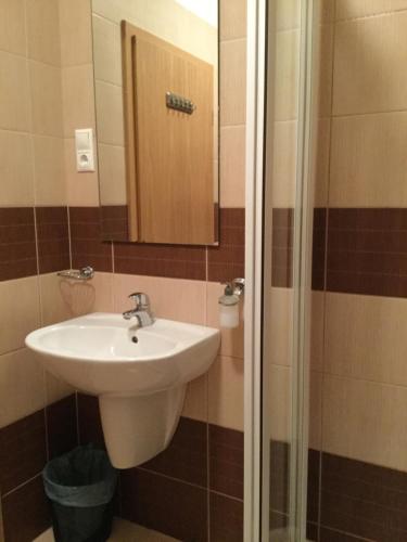 A bathroom at Golden Brown Apartment