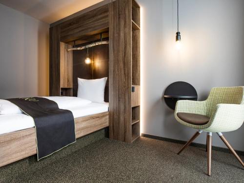 En eller flere senge i et værelse på RiKu HOTEL Ulm