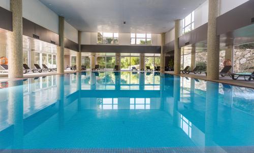 Bazén v ubytování Puralã - Wool Valley Hotel & SPA nebo v jeho okolí
