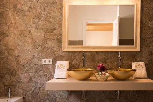 a bathroom with two bowls on a counter with a mirror at Casa Font i Roig in Maria de la Salut