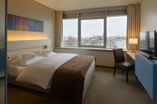 ATLANTIC Hotel Sail Cityにあるベッド