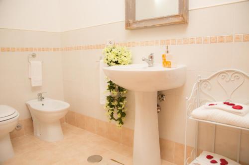 a bathroom with a sink and a toilet at Residenza Campus Roma in Selcetta
