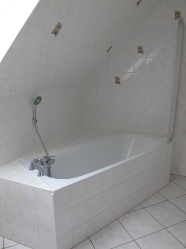 a bath tub with a faucet in a bathroom at Ferienwohnung Ostseenähe in Hirschburg