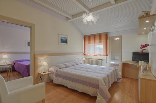 Postel nebo postele na pokoji v ubytování Hotel Europa - Sorico