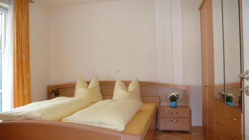 a bedroom with two beds with white pillows at Apartment Rudi in Garmisch-Partenkirchen