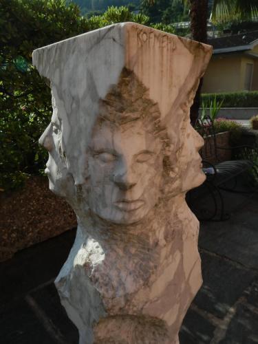 a statue of a bust of a woman at Luxeriöses Apartment 52 ViraLago mit Privatstrand in Vira