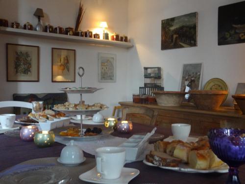 Un restaurante o sitio para comer en Villa Frivole