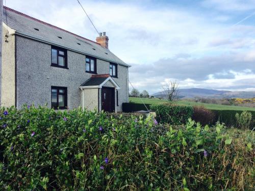 an old house with a garden in front of it at Greenridge Farmhouse in Crossmaglen