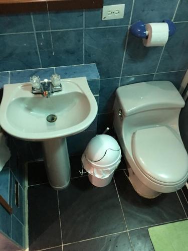 Un baño de Apartamento Edificio Bahía Fragata