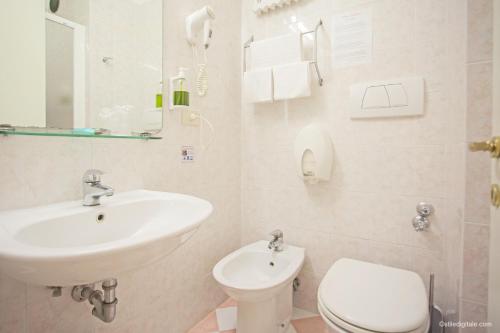 Ein Badezimmer in der Unterkunft Hotel La Pace
