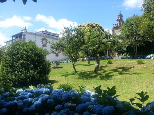 Taman di luar Pazo Vilabade