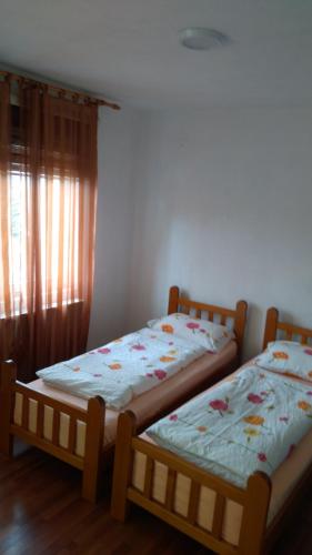 two beds sitting next to each other in a room at Apartment Ana Marija in Mavrovo
