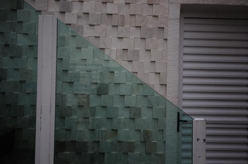 a brick wall next to a house at Flat Beira Rio in Ribeira