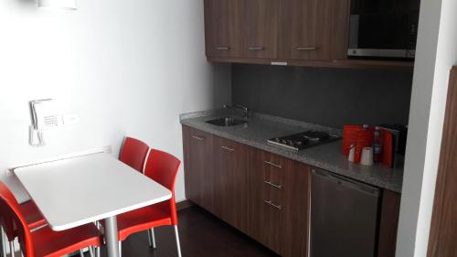 Kuhinja ili čajna kuhinja u objektu Hotel Block Suites