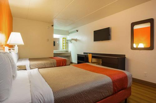 Cama ou camas em um quarto em Motel 6-Tucker, GA - Atlanta Northeast