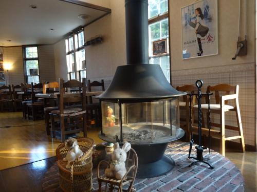 a large aquarium in a room with chairs and a restaurant at Gasthof Arutany in Nasu