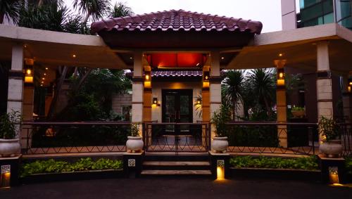 Η πρόσοψη ή η είσοδος του Kristal Hotel Jakarta