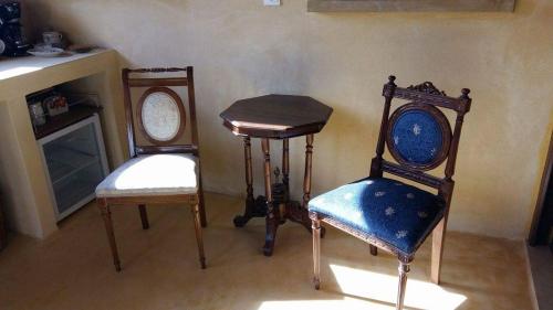 two chairs and a table in a room at kritikies1 in Pitsidia